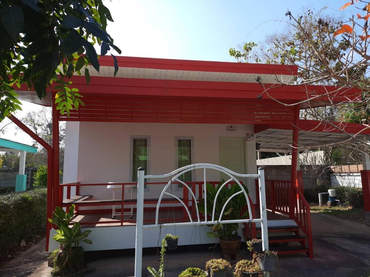 The Luxury Apartment Amphoe Sawang Daen Din Exterior photo